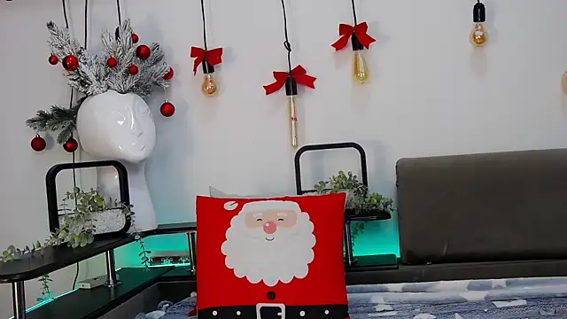 CarterCole online show from December 24, 9:39 am