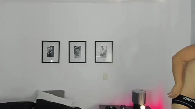 Dereck vega online show from October 31, 9:29 pm