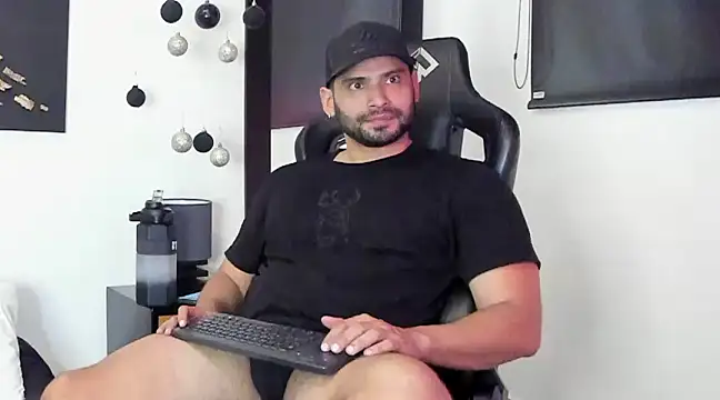 Dereck vega online show from December 12, 9:37 pm