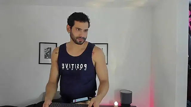 Dereck vega online show from September 24, 9:35 pm