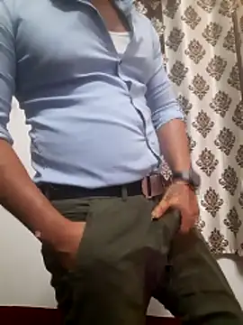 Guyinshortss online show from April 18, 8:09 pm