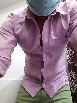 Snapshot of Guyinshortss chatting on September 25, 8:08 pm Guyinshortss online show from September 25, 8:08 pm