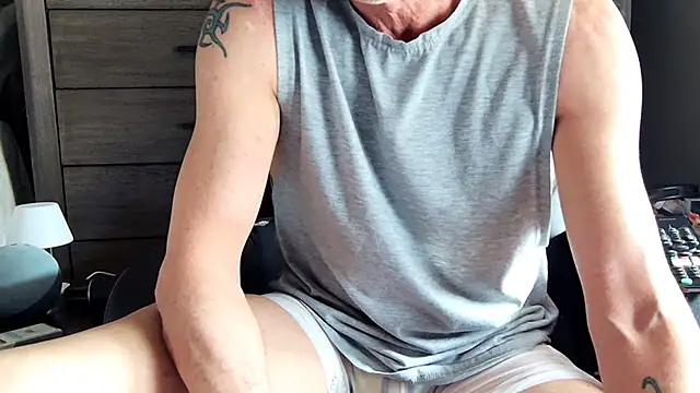 notsostr8one online show from February 23, 8:10 pm