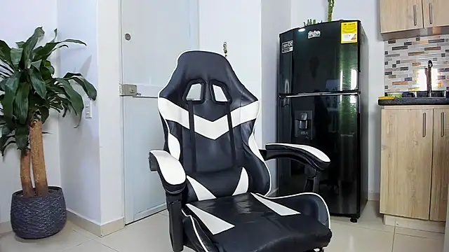 Johnnygrayson1 online show from November 29, 1:18 am