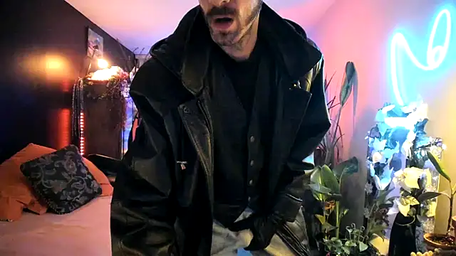 leatherz69 online show from December 19, 8:56 am