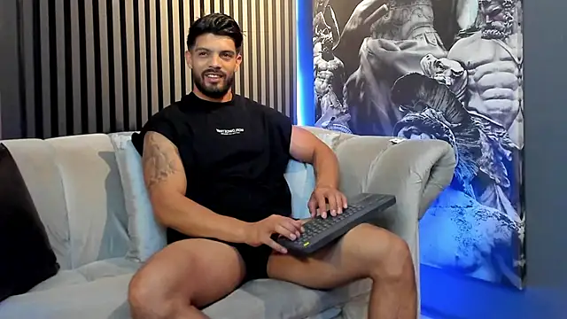 DannSaenz online show from December 12, 12:05 am