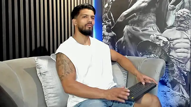 DannSaenz online show from January 4, 8:16 pm