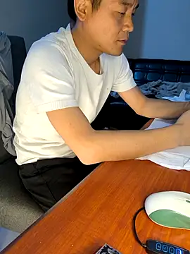 kisstoyousoon2024 online show from September 12, 7:14 pm