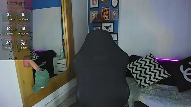 VladHellsing4 online show from November 8, 2:42 pm