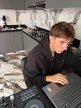 oliver Lz online show from October 9, 4:34 pm