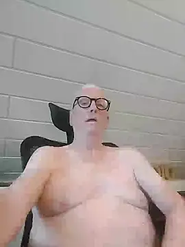 Snapshot of Greyhound70 chatting on October 26, 3:47 pm Greyhound70 online show from October 26, 3:47 pm