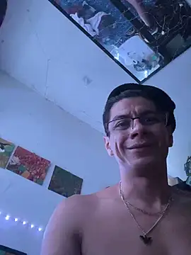 Snapshot of latino1986 chatting on January 30, 12:59 pm latino1986 online show from January 30, 12:59 pm