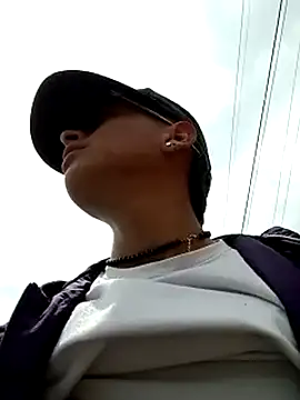 Snapshot of Cuervo_maniaco chatting on March 1, 3:27 pm Cuervo maniaco online show from March 1, 3:27 pm