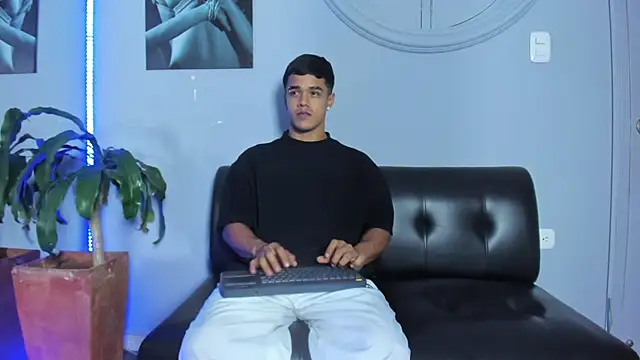 Rob saenz  online show from March 14, 10:15 pm