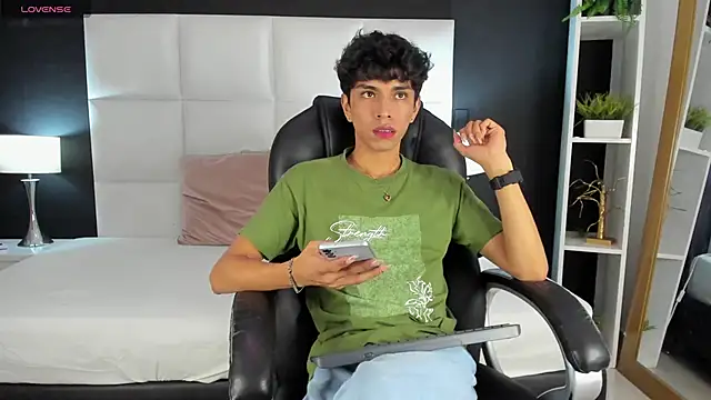 Santy carrington online show from December 19, 8:34 pm