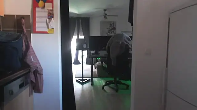 Nomi1612 online show from April 11, 7:37 am