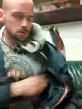 Snapshot of Rejtelmesest chatting on December 17, 7:15 pm Rejtelmesest online show from December 17, 7:15 pm