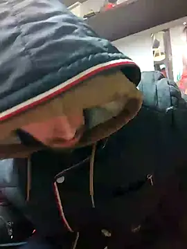 Snapshot of Rejtelmesest chatting on December 21, 6:55 pm Rejtelmesest online show from December 21, 6:55 pm