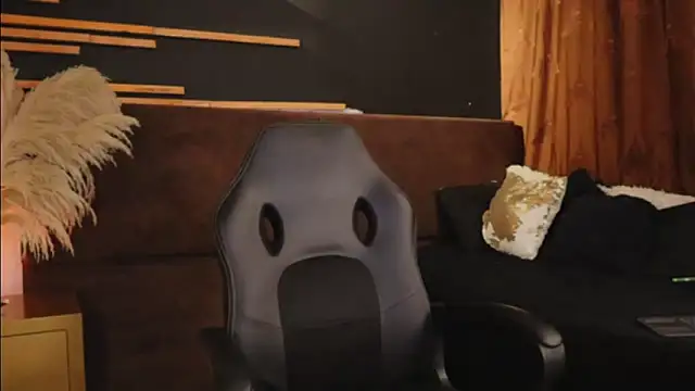 Logan Varela online show from January 14, 12:43 am