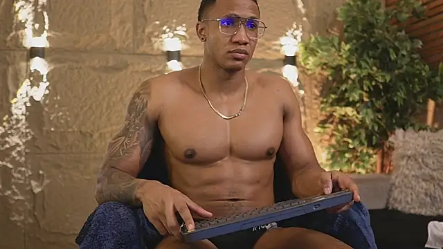 Logan Varela online show from December 19, 12:02 pm