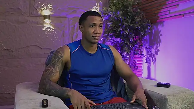 Logan Varela online show from December 5, 2:02 pm