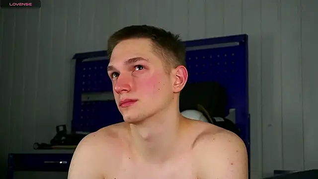 dustyn fox online show from February 3, 4:21 am