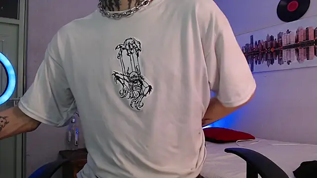 Snapshot of Andy_bapho chatting on December 31, 2:14 pm Andy bapho online show from December 31, 2:14 pm