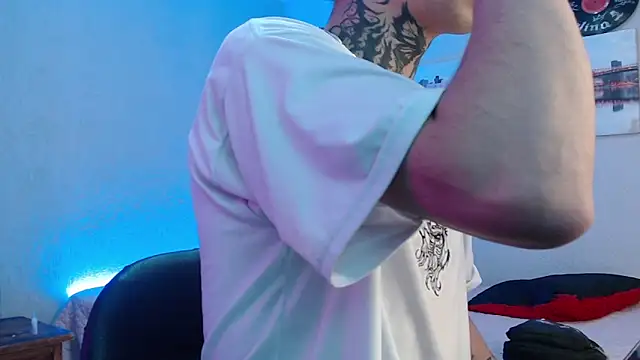 Snapshot of Andy_bapho chatting on March 13, 3:06 pm Andy bapho online show from March 13, 3:06 pm