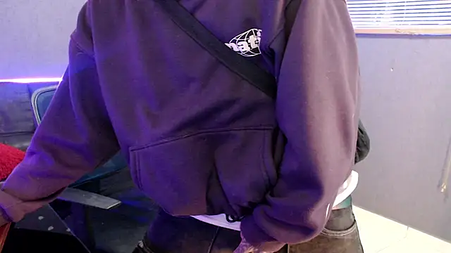 Snapshot of Andy_bapho chatting on September 18, 2:08 pm Andy bapho online show from September 18, 2:08 pm