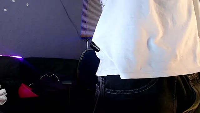 Snapshot of Andy_bapho chatting on October 20, 6:34 pm Andy bapho online show from October 20, 6:34 pm