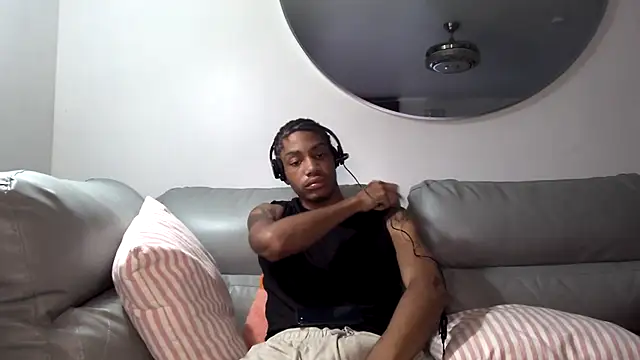 Skinnyblackman online show from October 7, 10:25 pm