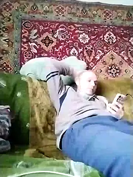 Pineapple04 online show from December 9, 8:00 am