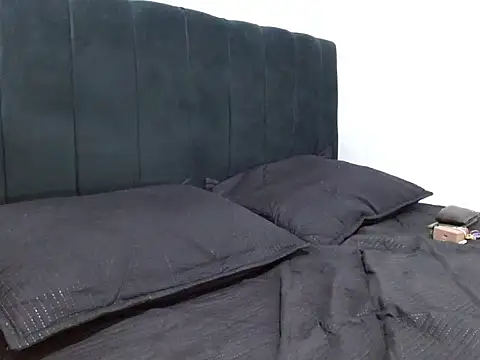 Hendry  online show from January 24, 12:10 am