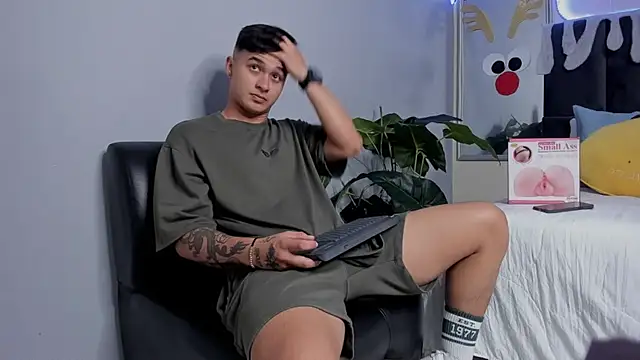 Cristopher strong online show from December 9, 1:25 pm