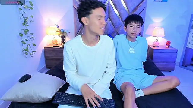 Snapshot of nickolas_moon chatting on October 3, 12:59 am nickolas moon online show from October 3, 12:59 am