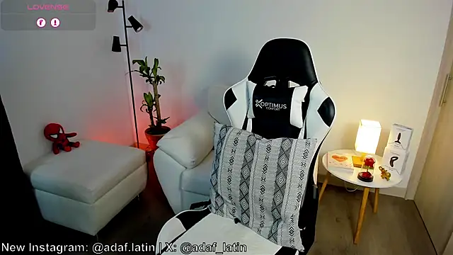 dafboy1 online show from May 30, 1:22 pm