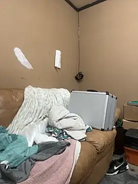 UtopianMisfit1 online show from March 18, 12:24 am