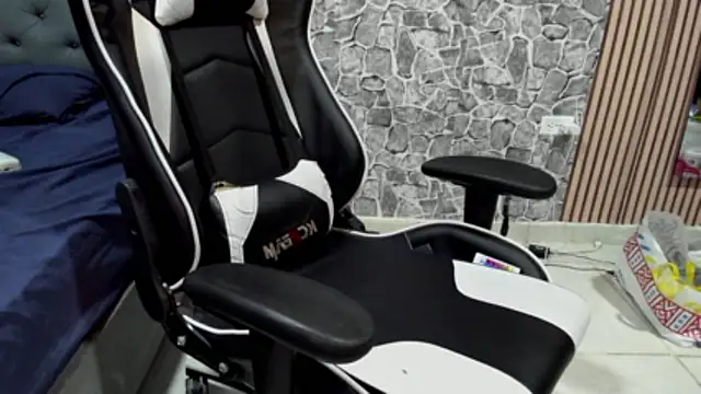 chriss jones1 online show from February 7, 10:15 pm