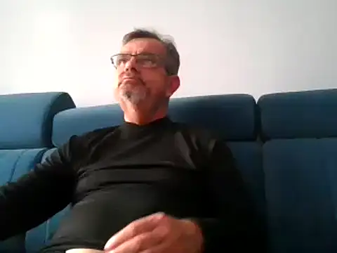 axecoman60 online show from February 1, 8:50 am