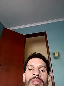 moisesdbiaz online show from October 20, 4:11 pm