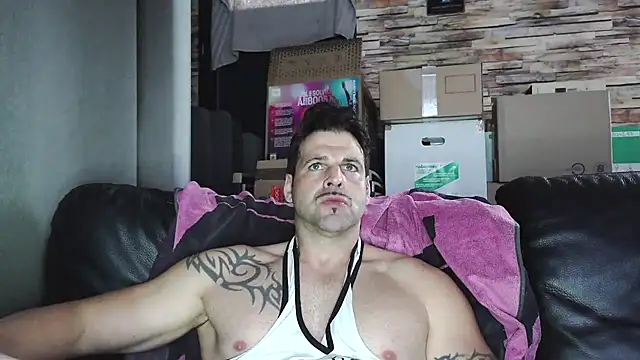 XxBigboybandxX online show from March 8, 2:10 pm