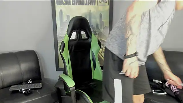 Snapshot of jamesinked_ chatting on December 8, 8:58 pm jamesinked  online show from December 8, 8:58 pm