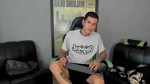 Snapshot of jamesinked_ chatting on January 31, 6:36 pm jamesinked  online show from January 31, 6:36 pm