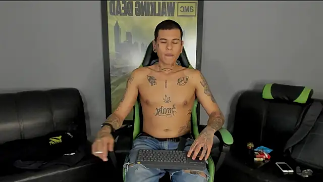 Snapshot of jamesinked_ chatting on January 17, 7:20 pm jamesinked  online show from January 17, 7:20 pm