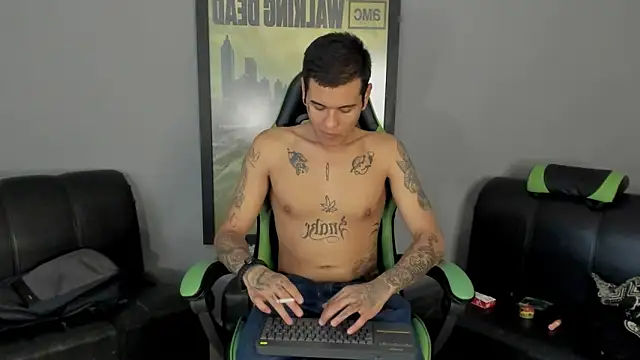 Snapshot of jamesinked_ chatting on February 7, 5:18 pm jamesinked  online show from February 7, 5:18 pm