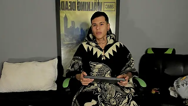 Snapshot of jamesinked_ chatting on March 19, 12:48 am jamesinked  online show from March 19, 12:48 am