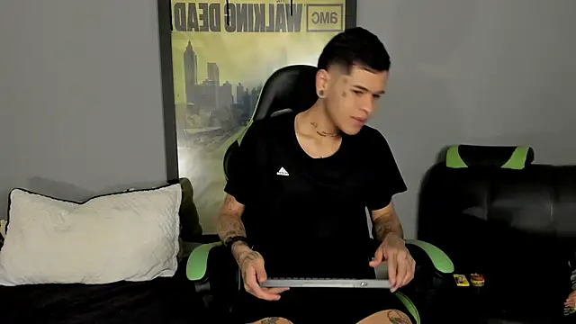 Snapshot of jamesinked_ chatting on March 13, 8:22 pm jamesinked  online show from March 13, 8:22 pm