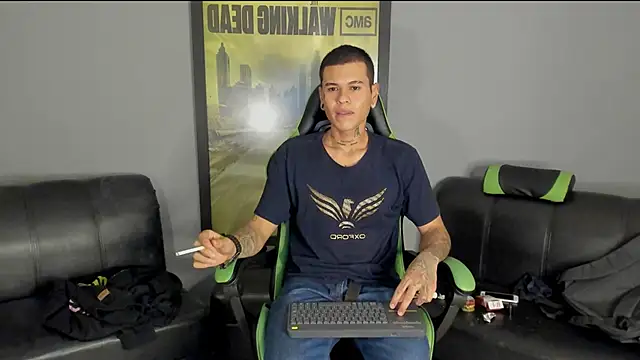 Snapshot of jamesinked_ chatting on January 12, 5:03 am jamesinked  online show from January 12, 5:03 am