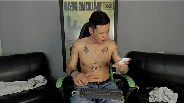 Snapshot of jamesinked_ chatting on December 7, 4:25 pm jamesinked  online show from December 7, 4:25 pm