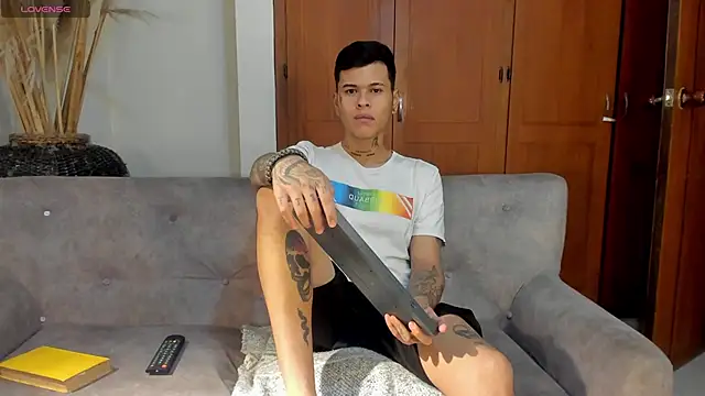 jamesinked  online show from November 13, 1:32 am